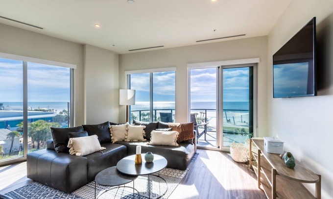 Ono Island Condo | Spacious Beach Front Balcony | walking distance to ALL local hotspots