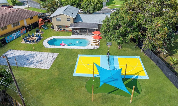 Palm Beach - West Palm Beach House | Spacious Beach Retreat | Private Pool | Pickleball