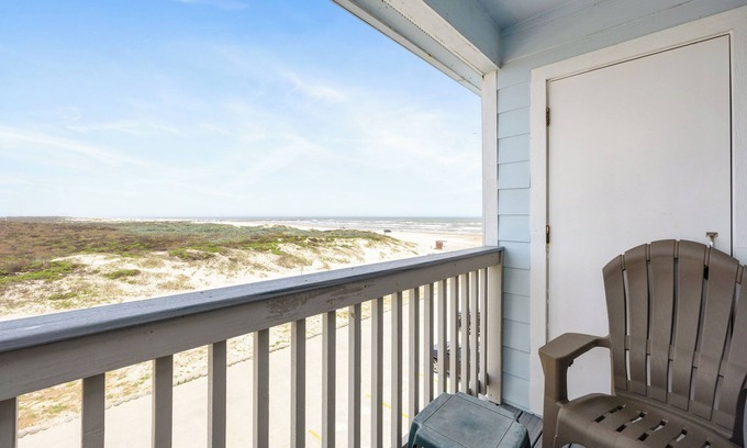 Corpus Christi Condo | Spacious Beachside Retreat with Stunning Pool and Gulf Views