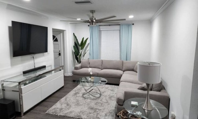 Jacksonville Apartment | Spacious, bright, newly remodeled 3br 1 1/2 bath