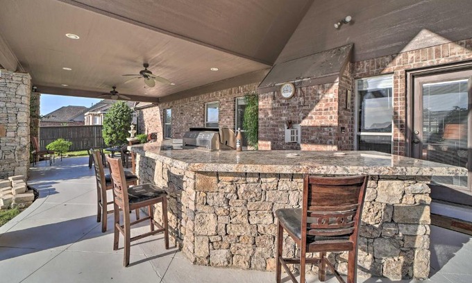 Broken Arrow House | Spacious Broken Arrow Retreat Yard and Grill!