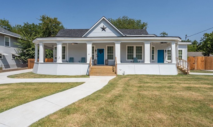 Sherman House | Spacious but cozy home located close to Lake Texoma, Choctaw and WinStar Casino!
