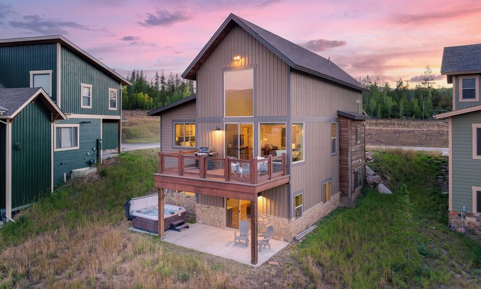 Winter Park House | Spacious cabin w/deck views & hot tub