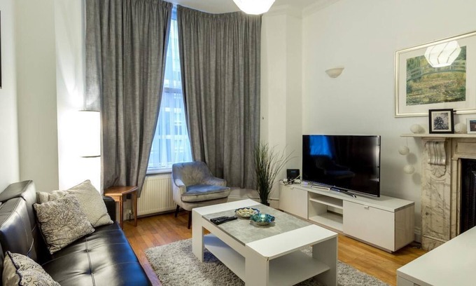 West Kensington Apartment | Spacious Centrally Located One Bed