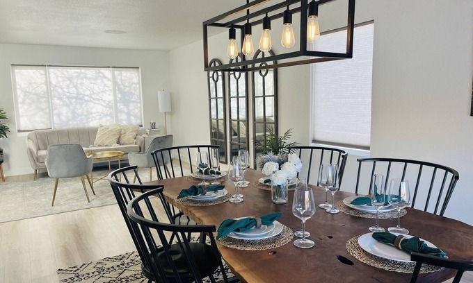 Sparks House | Spacious centrally located family home in Sparks Nv !