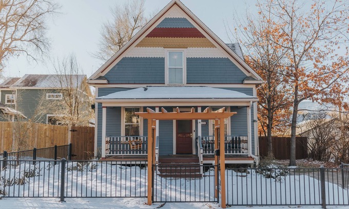 Central Colorado Springs House | Spacious Century Home ❖ Relaxing Spa, Fire Pit & Hot Tub Near Downtown