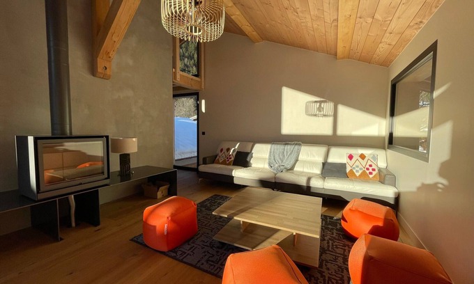 Les Tines Ski Chalet | Spacious chalet with jacuzzi, pets allowed and private parking