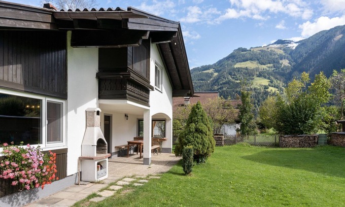 Maishofen Ski Chalet | Spacious Chalet in Maishofen near Forest
