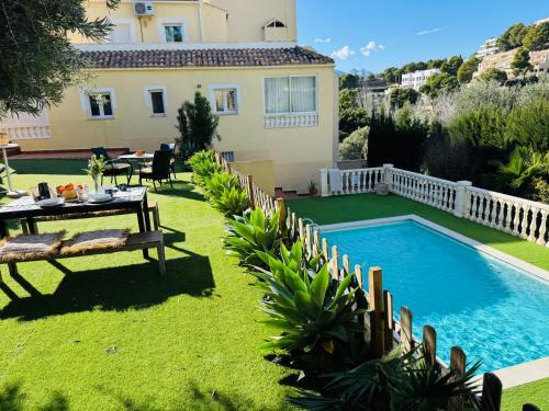 Altea la Vella Ski Chalet | Spacious chalet on golf course