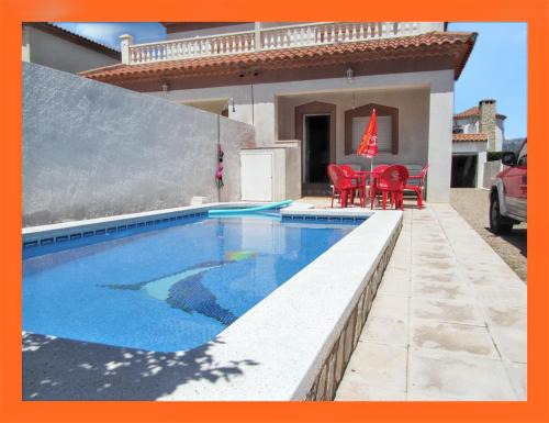 Miami Platja Ski Chalet | Spacious Chalet with Private Pool in Miami Platja