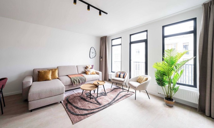 South Antwerp Apartment | Spacious City Getaway for 8 in Antwerp