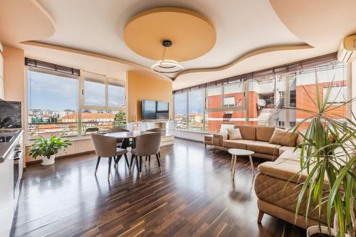 Shkoder Apartment | Spacious City-View Apartment Overlooking Shkodër