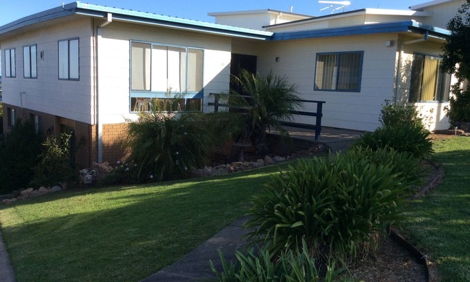 Lakes Entrance House | Spacious, comfortable, family home. Great views, pets ok, free wifi