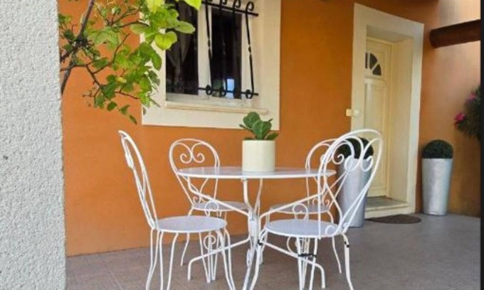 Monteux House | SPACIOUS & COMFORTABLE house in MONTEUX, next to Parc Spirou and Wave Island.