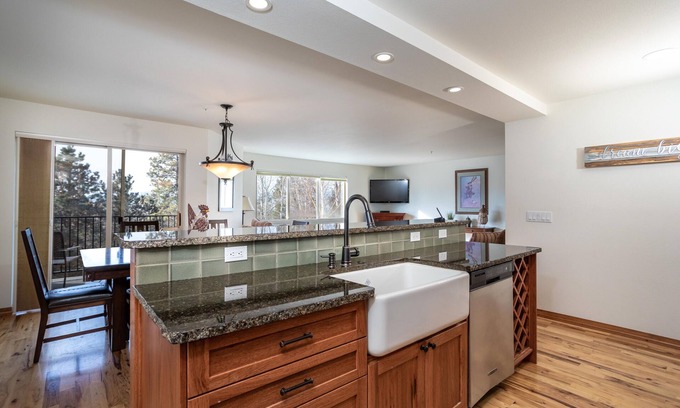 Bigfork Condo | Spacious condo at Flathead Lake w/private balcony, views & A/C - Marina Cay Gem