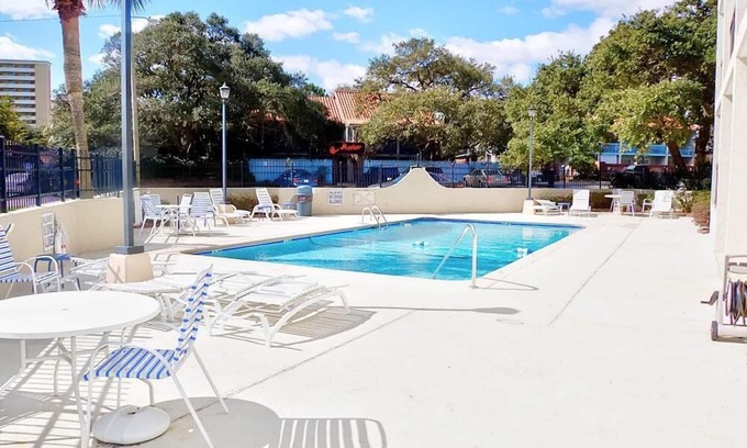 Myrtle Beach Condo | Spacious Condo on Myrtle Beach's North End, Close to Many Attractions - Carol