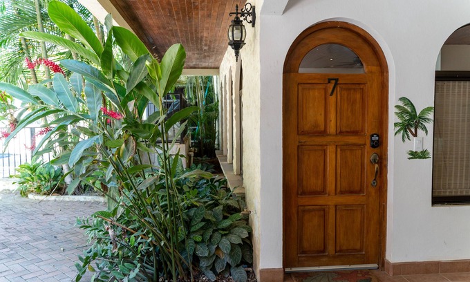Tamarindo Condo | Spacious Condo with pool, 7min walk to the beach & town, Center of Tamarindo, CR