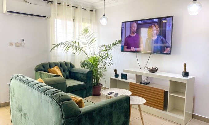 Yaounde House | Spacious Cosy, super comfy Dowtown apartememt with Parking and Wifi