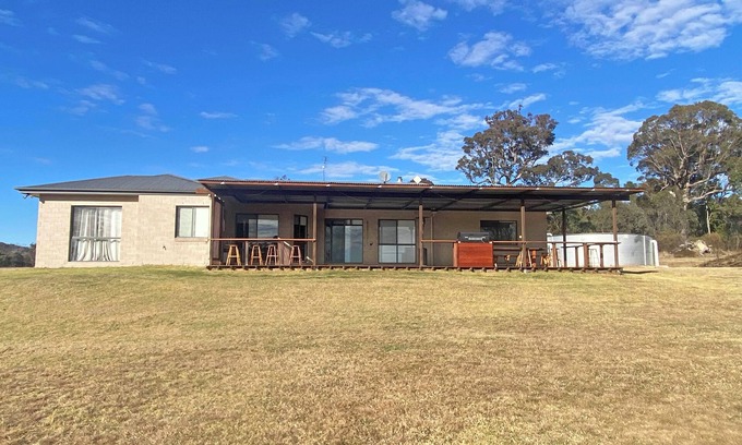 Mount Tully House | Spacious Country Home