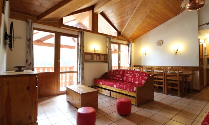 Lanslevillard Apartment | Spacious Duplex Apartment for 10-12 near Val-Cenis Slopes with Balcony & Free Wifi