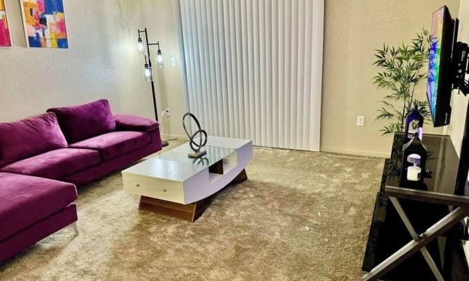 Elk Grove Apartment | Spacious & Elegant 3BR - Pet-Friendly - Elk Grove