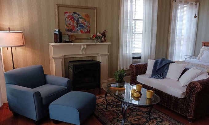 Downtown Little Rock Cabin | Spacious Enough for Four with Style, Comfort & Charm