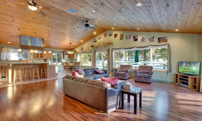Lower Kingsbury House | Spacious Escape, Game Room, Deck, Views, Sleeps 10