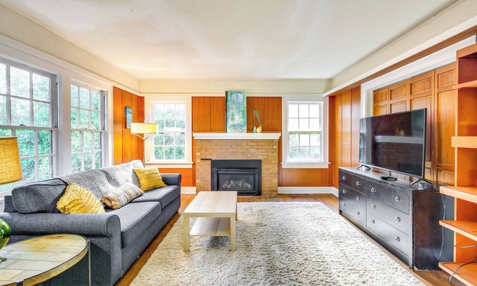 Amazon House | Spacious Eugene Home w/Patio - Walk to UO Campus!