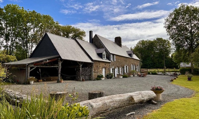 Bourguenolles Cottage | Spacious Family Home with Garden, Baby Equipment, and Game Room - Sleeps 12
