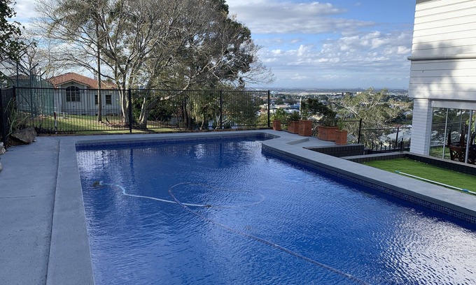 Ascot House | Spacious Family Home in Ascot