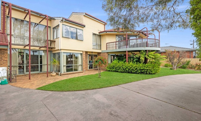 Torquay House | Spacious Family Retreat on Fischer (4)