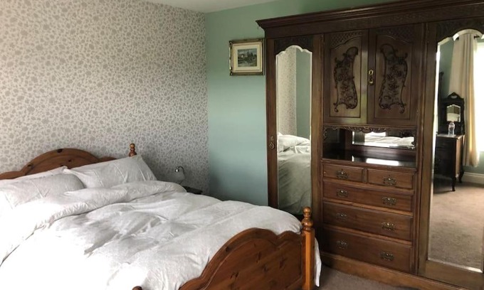Omagh House | Spacious farmhouse with lovely views, Omagh & Ferm