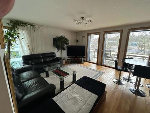 Billancourt–Rives de Seine Apartment | Spacious flat ideal for working or events
