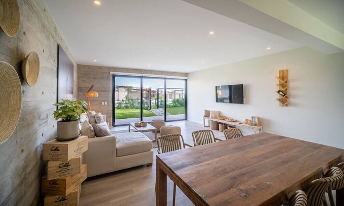 Pisco Apartment | Spacious flat w/big Garden 5min from Kite Point, the Bay and National Reserve