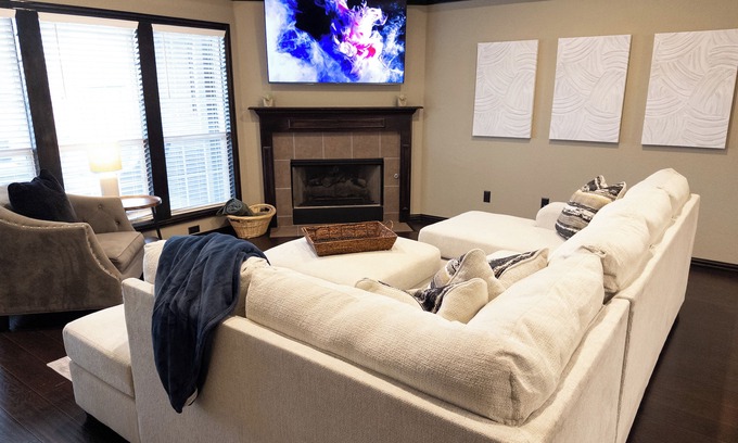 Broken Arrow House | Spacious four-bedroom house in beautiful Broken Arrow. No cleaning fees!