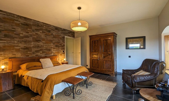Saint-Privat-d'Allier Bed & Breakfast | Spacious suite with wellness, parking, wifi, in Saint-Privat-d'Allier