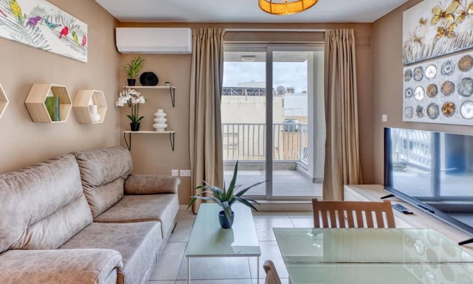 Pieta Apartment | Spacious, fully equipped 4BR in Pietà w/WIFI & AC