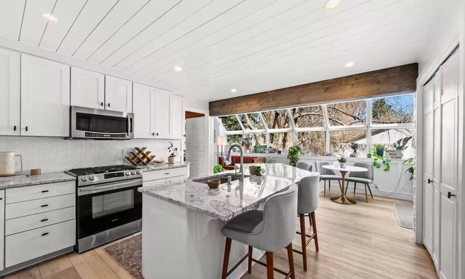 Murray House | Spacious Gem near The Canyons.
