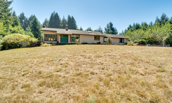 Jacoby Creek House | Spacious golf course home with chefs kitchen