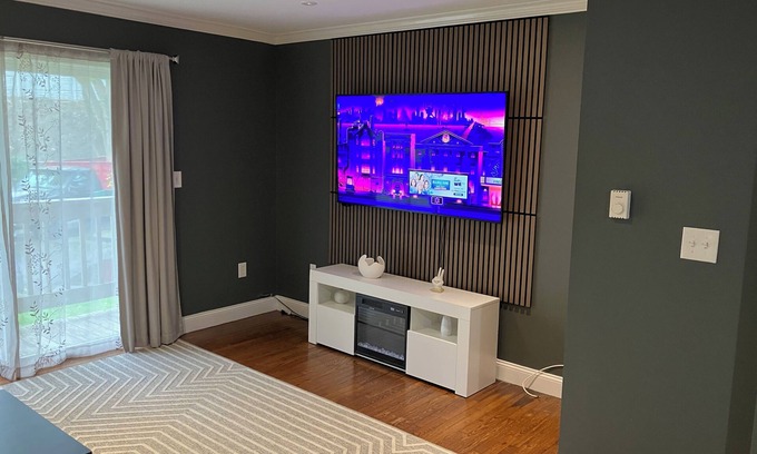 Stamford Apartment | Spacious ground level apt with balcony!
