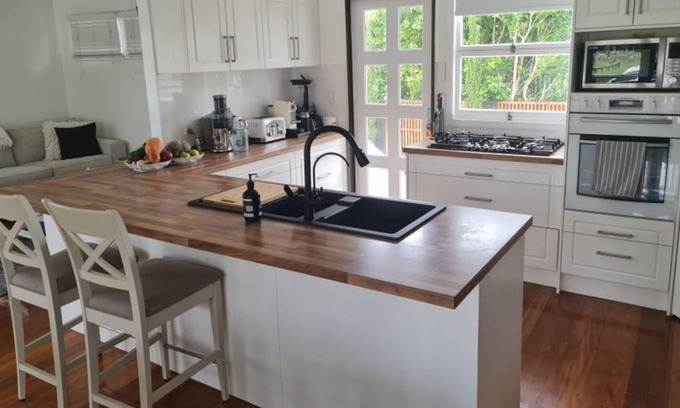 Labrador House | Spacious Hamptons-style home at the Broadwater