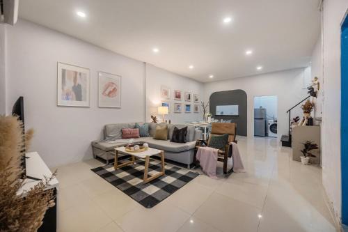 Chom Phon House | Spacious Haven Chatuchak Market 5BR 10 Sleeps RB1