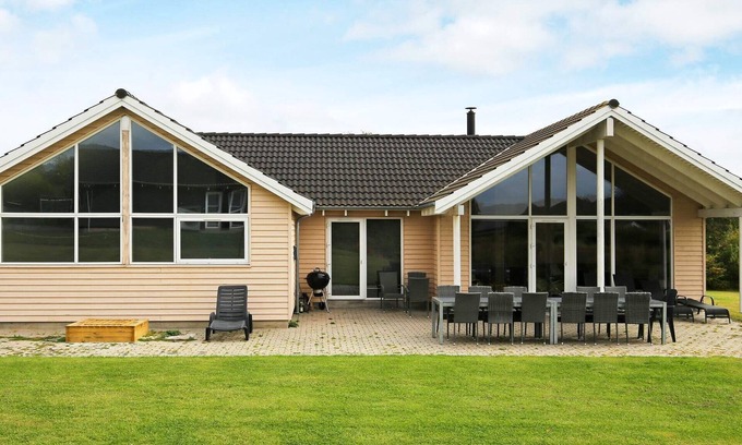 Holloselund House | Spacious Holiday Home in Tisvilde with Swimming Pool
