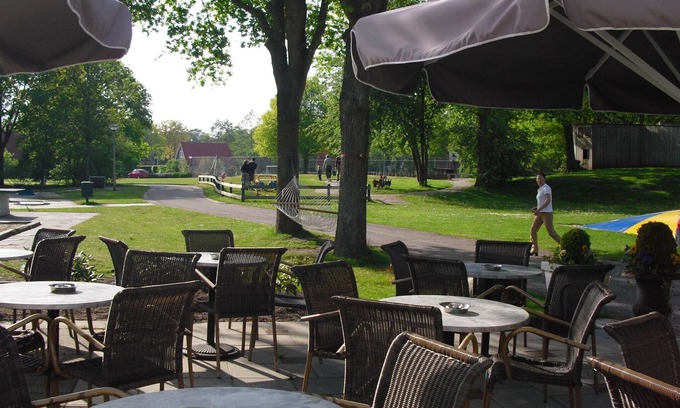 Westerbork House | Spacious holiday home with WiFi, 20 km. from Assen