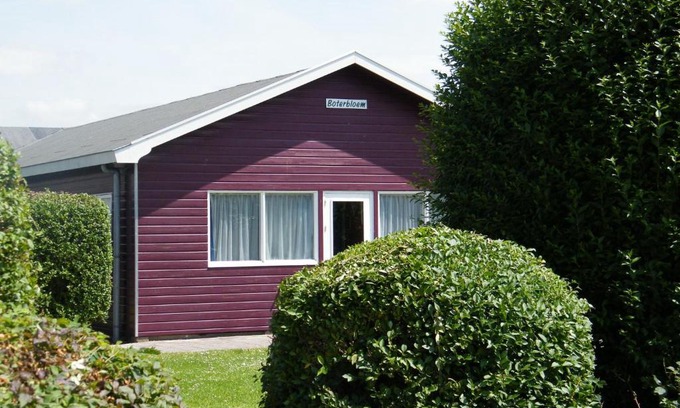 Ellemeet House | Spacious holiday home at 1 km from the North Sea beach