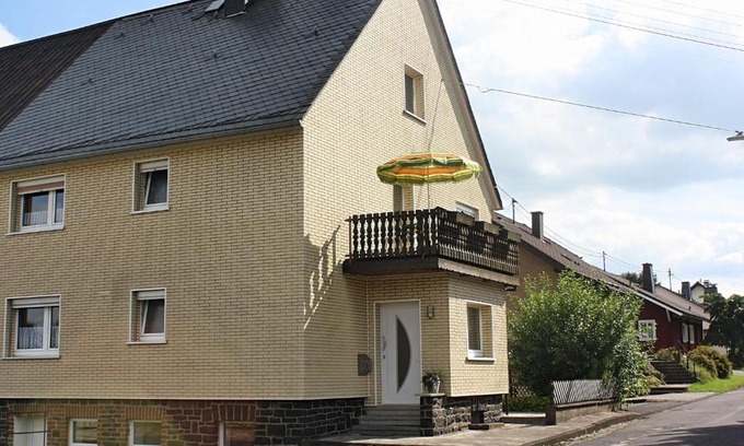 Liebenscheid House | Spacious Holiday Home in Liebenscheid with Balcony