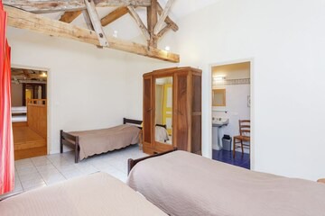 Loubejac House | Spacious Holiday Home with Private Swimming Pool in Loubejac