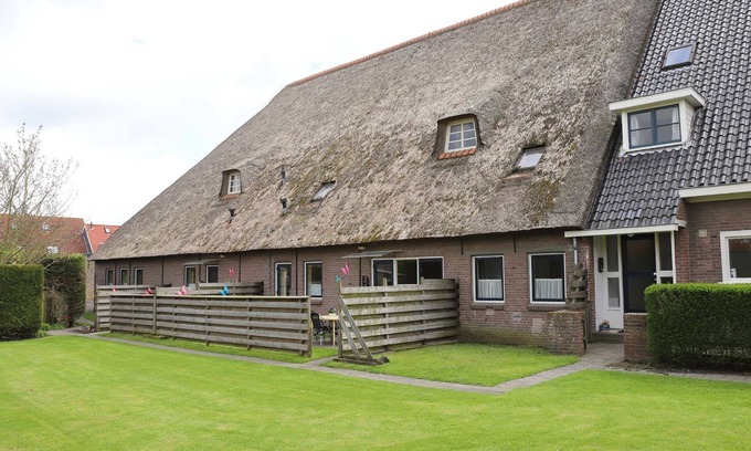 Arum House | Spacious holiday home in Arum near IJsselmeer