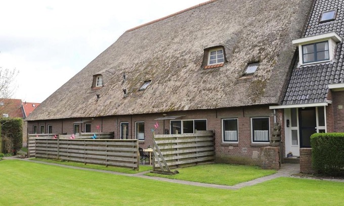 Arum House | Spacious holiday home in Arum near IJsselmeer
