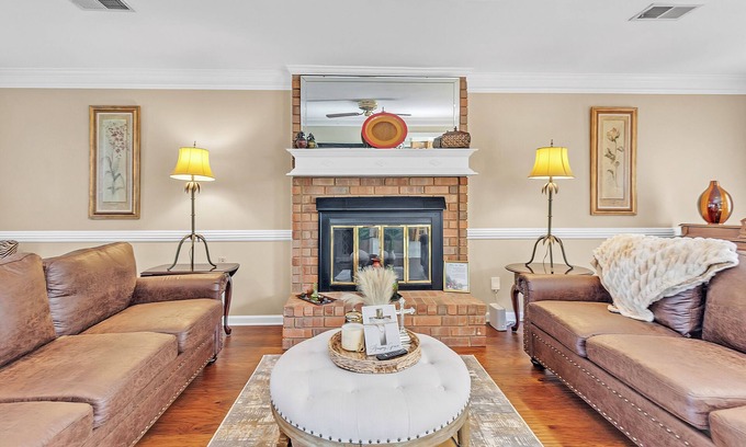 Cordova House | Spacious Home in Cordova - Ideal for Work, Family, or Relaxing near Shelby Farms